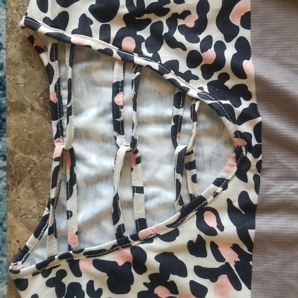 Long sleeve multi color top with detailed sleeves and criss cross neck. - Picture 2 of 4